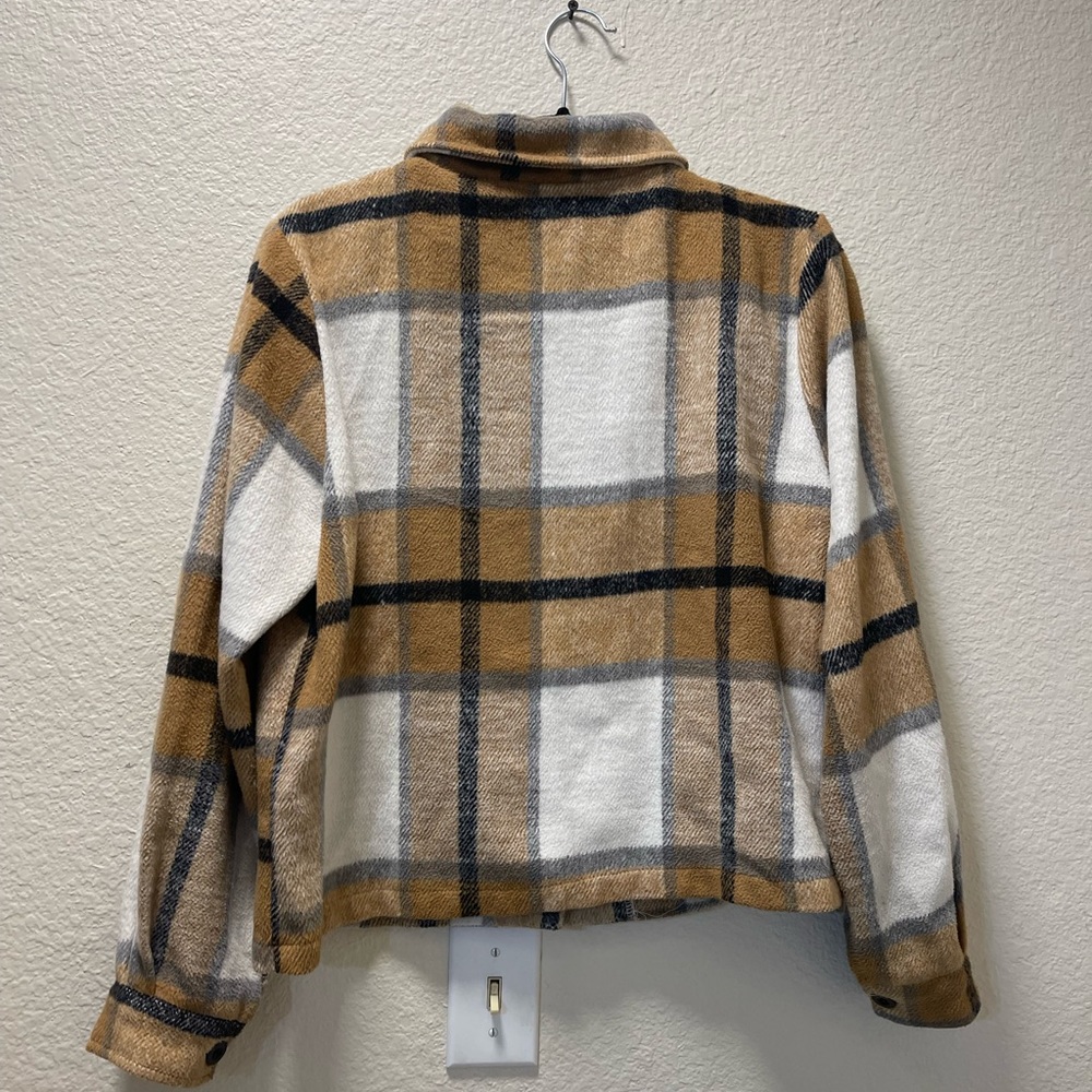 shacket - Picture 2 of 2